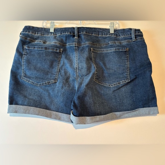 SO Low Rise Midi Denim Shorts Women’s Plus Size 22W Blue Cuffed Hem Superstretch - Picture 5 of 7